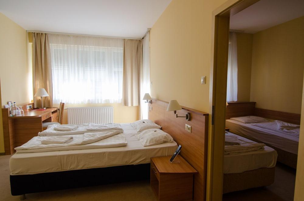 Hotel Civitas 쇼프론 외부 사진
